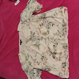 Pretty, romantic short sleeve blouse